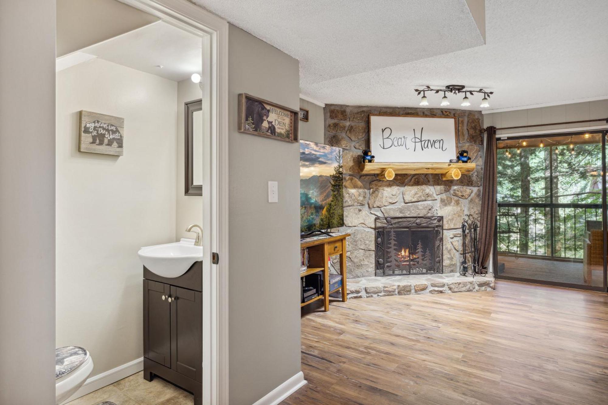 Obear Mountain Is A Newly Updated Condo In Chalet Village Of Gatlinburg! Eksteriør billede