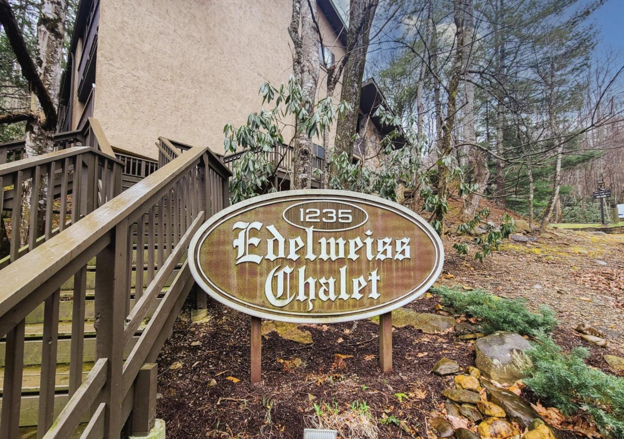 Obear Mountain Is A Newly Updated Condo In Chalet Village Of Gatlinburg! Eksteriør billede